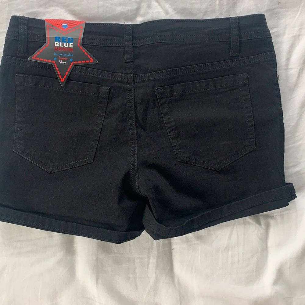 Shorts - Picture 2 of 3
